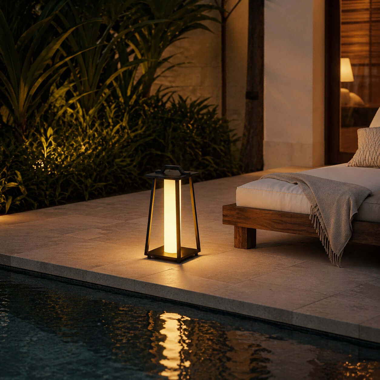 Calviro Outdoor Light