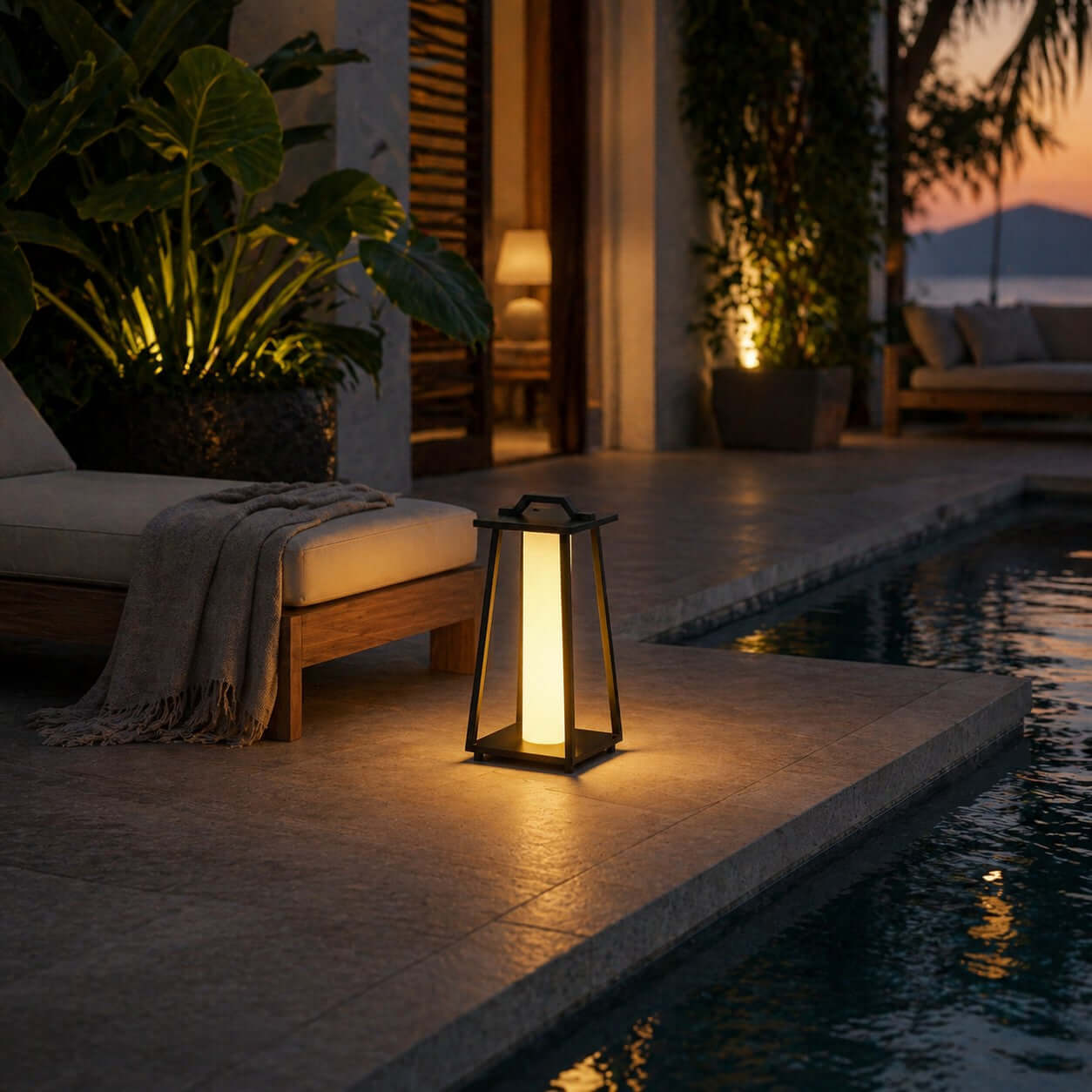 Calviro Outdoor Light