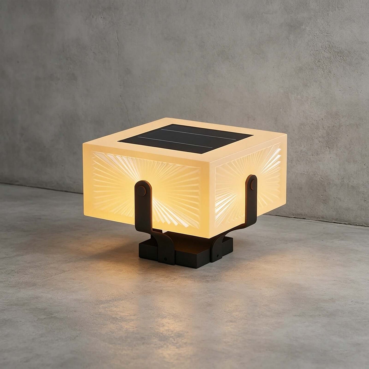 Elvora Outdoor Lamp