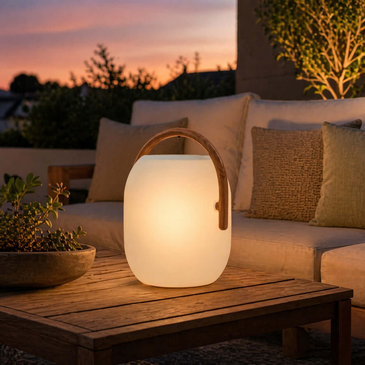 Kelaro Solar Outdoor Lamp