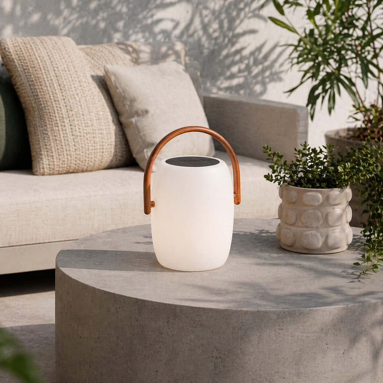 Kelaro Solar Outdoor Lamp