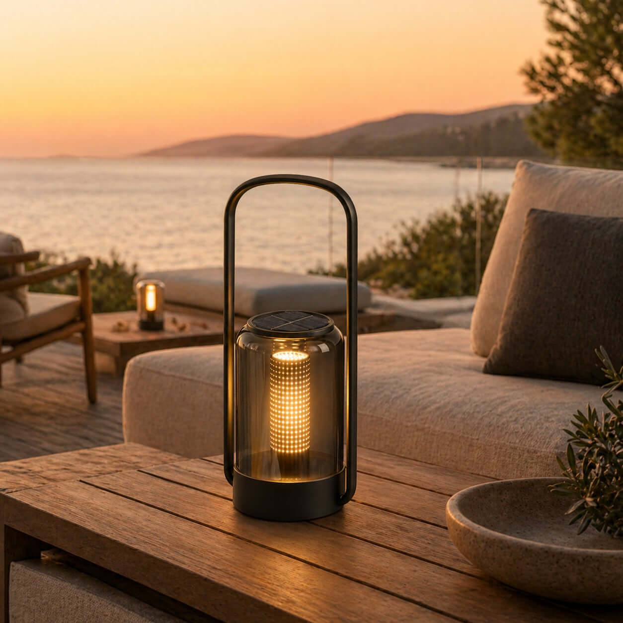 Lenoro Outdoor Light