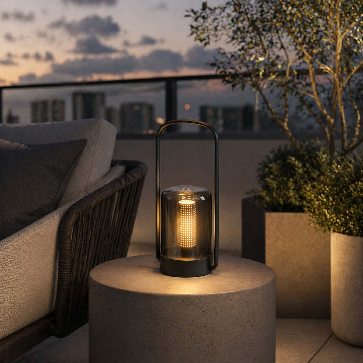 Lenoro Outdoor Light