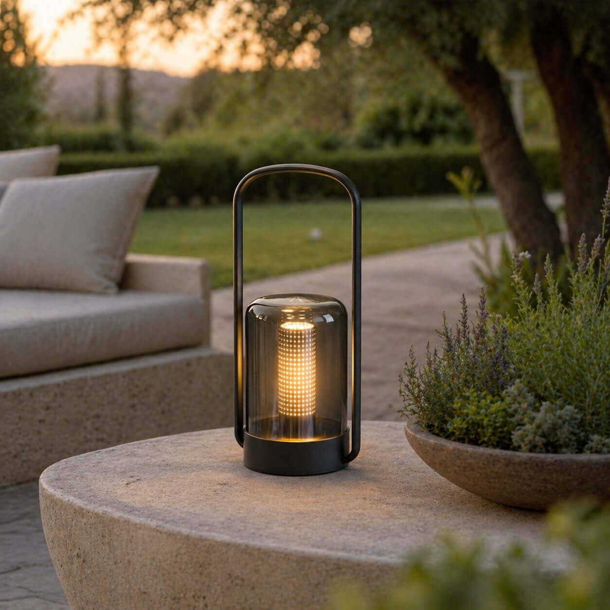 Lenoro Outdoor Light
