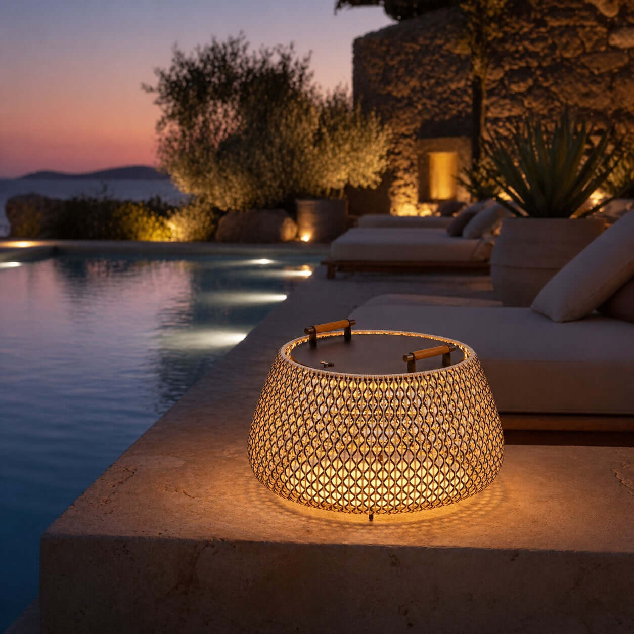 Orvani Outdoor Lamp