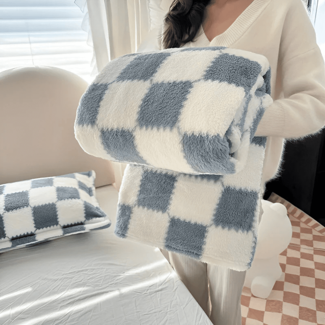 CASAFLUFF – Ultra-Soft Fleece Blanket for Year-Round Comfort and Warmth