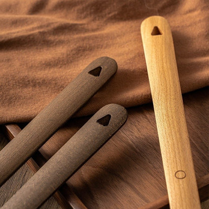 CLASSIHORN – Long Handle Wooden Shoehorn for Effortless Shoe Wearing