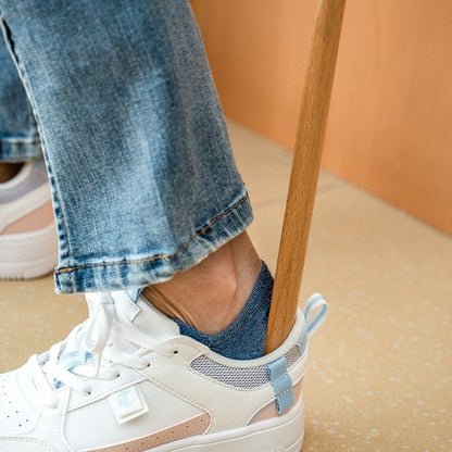 CLASSIHORN – Long Handle Wooden Shoehorn for Effortless Shoe Wearing