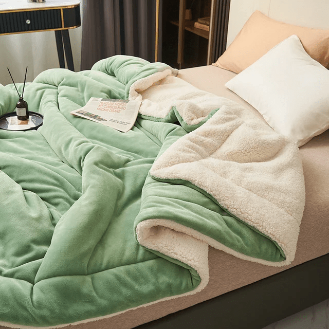 CozyLuxe – Luxurious Fleece Blanket for Ultimate Comfort