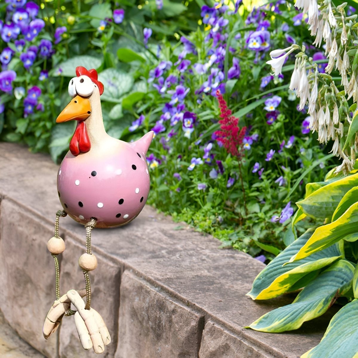 GARDENBLINK – Resin Chicken Statue with Expressive Big Eyes for Delightful Garden Décor