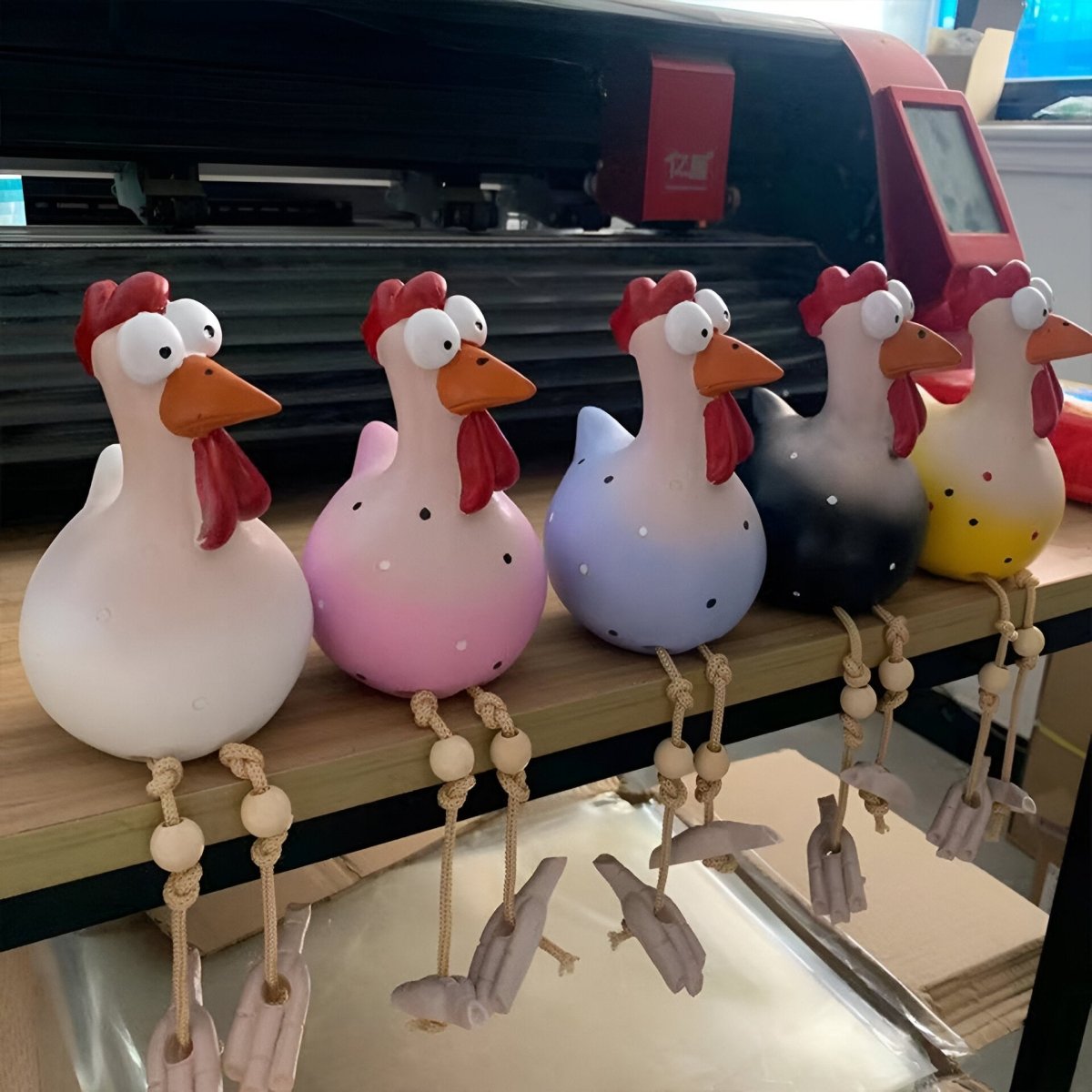 GARDENBLINK – Resin Chicken Statue with Expressive Big Eyes for Delightful Garden Décor