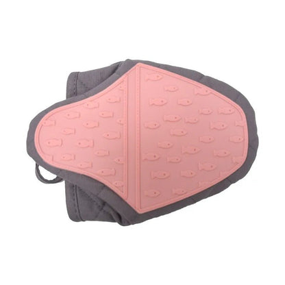 GRIPFIN – Heat-Resistant Fish-Shaped Silicone Oven Mitt with Non-Slip Grip