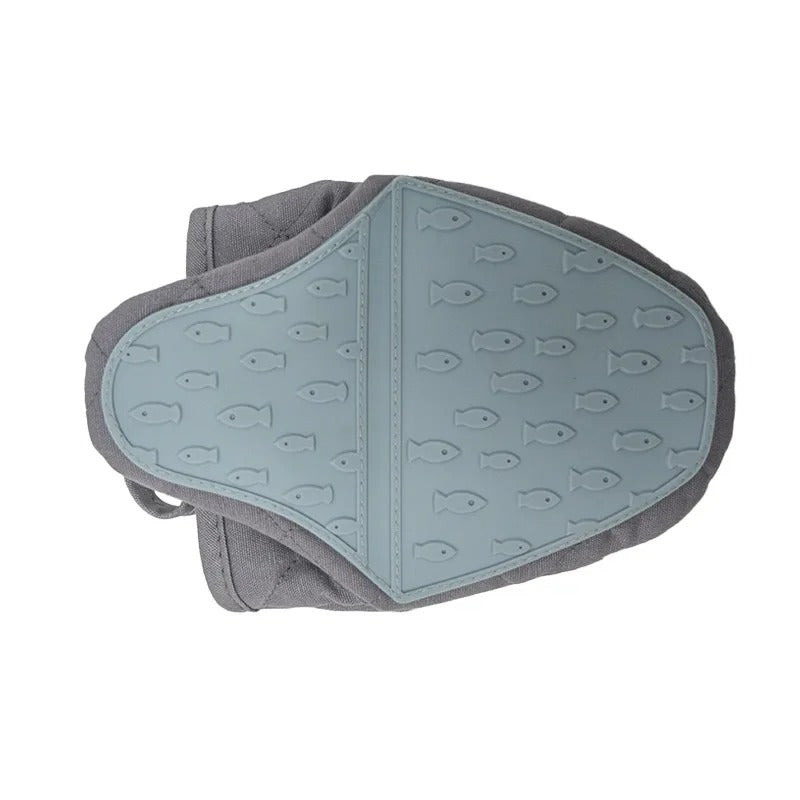GRIPFIN – Heat-Resistant Fish-Shaped Silicone Oven Mitt with Non-Slip Grip