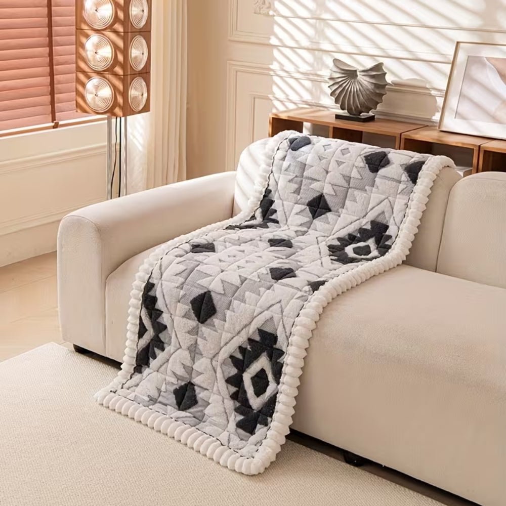 HOMÉVA – Plush Winter Quilted Sofa Slipcover with Anti-Slip Grip