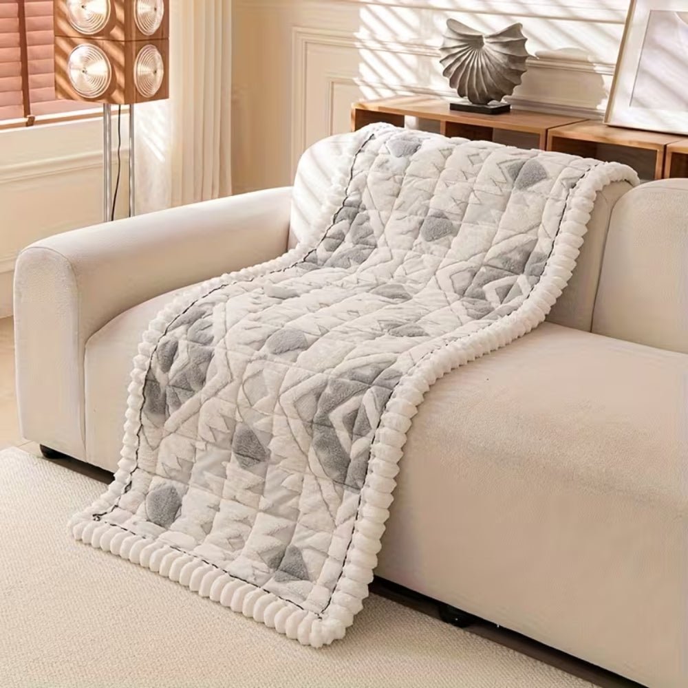HOMÉVA – Plush Winter Quilted Sofa Slipcover with Anti-Slip Grip
