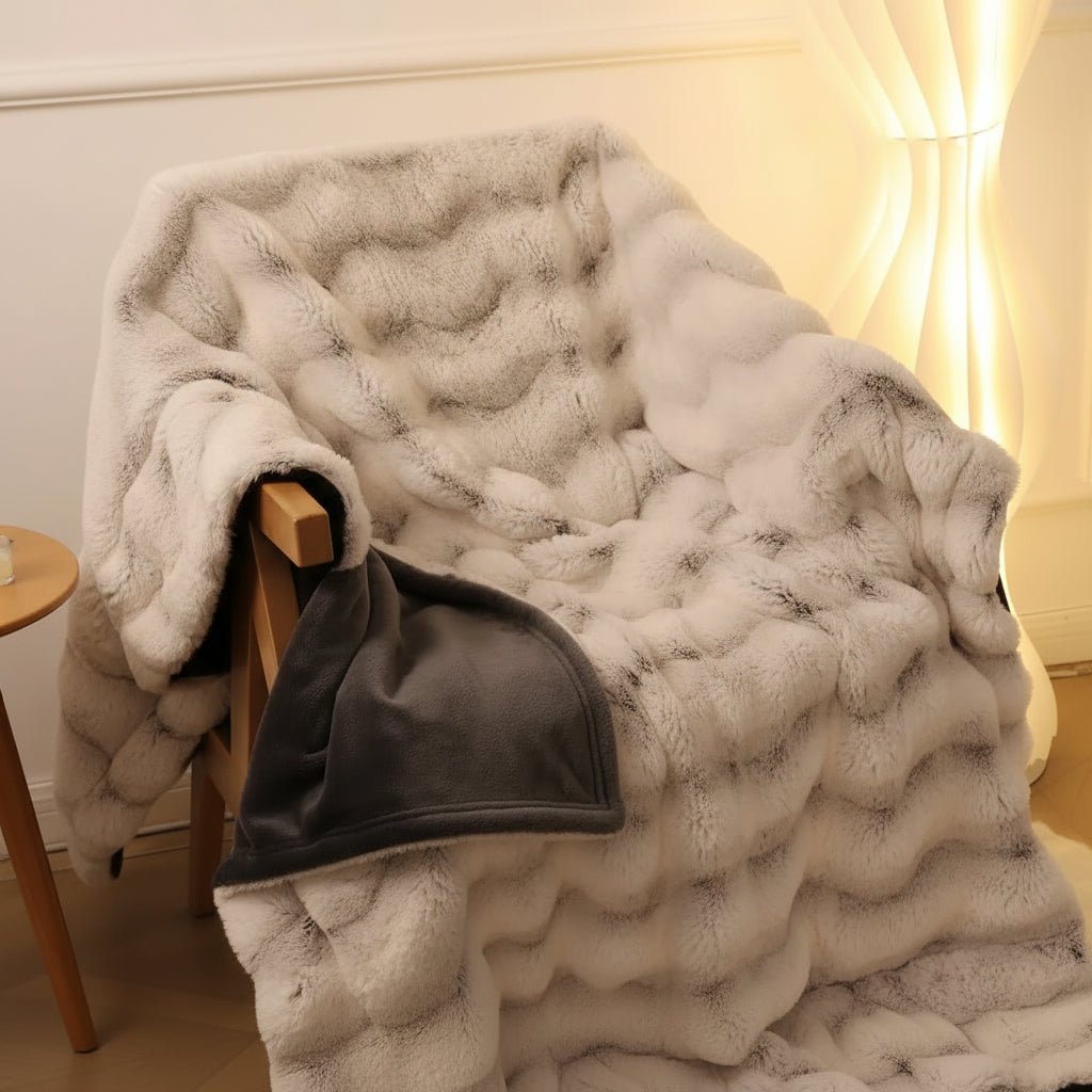 HUGLUXE – Premium Faux Rabbit Fleece Blanket with Dual Soft Sides