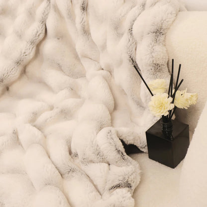 HUGLUXE – Premium Faux Rabbit Fleece Blanket with Dual Soft Sides