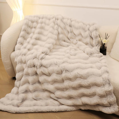 HUGLUXE – Premium Faux Rabbit Fleece Blanket with Dual Soft Sides