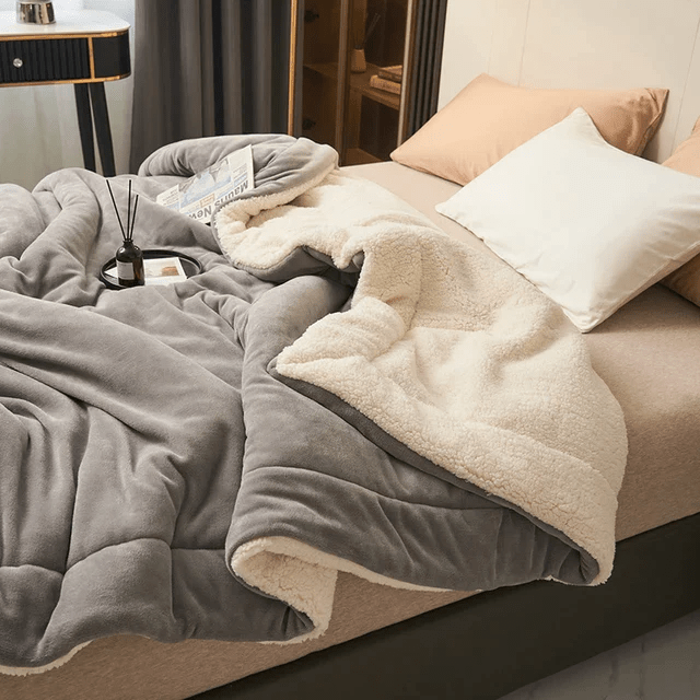 SOFTHUG LUXE – Plush Flannel Fleece Blanket for Comfort & Style