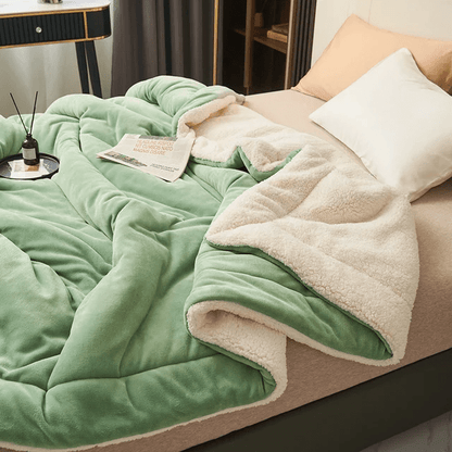 SOFTHUG LUXE – Plush Flannel Fleece Blanket for Comfort & Style