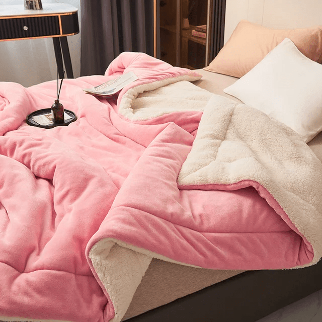 SOFTHUG LUXE – Plush Flannel Fleece Blanket for Comfort & Style