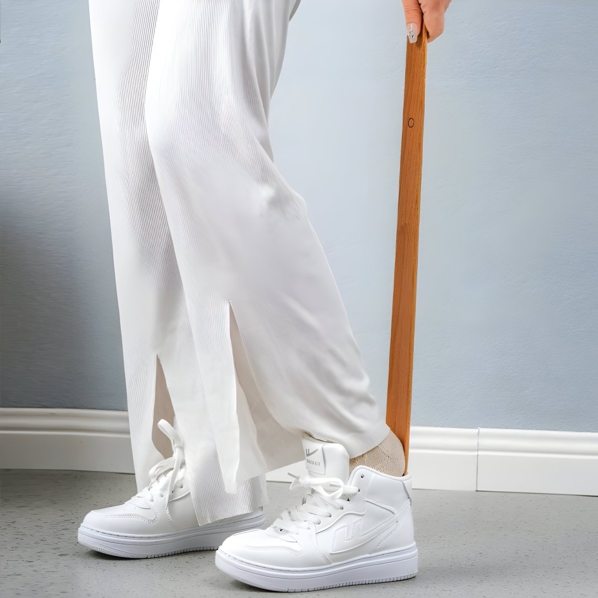 TALLGRIP – Extra-Long Magnetic Wooden Shoehorn for Effortless Wear