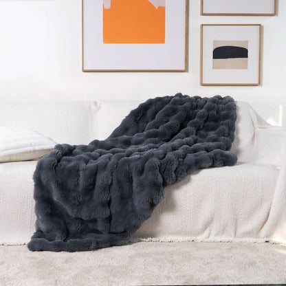 ZenithThrow – Lightweight and Luxurious Travel Companion
